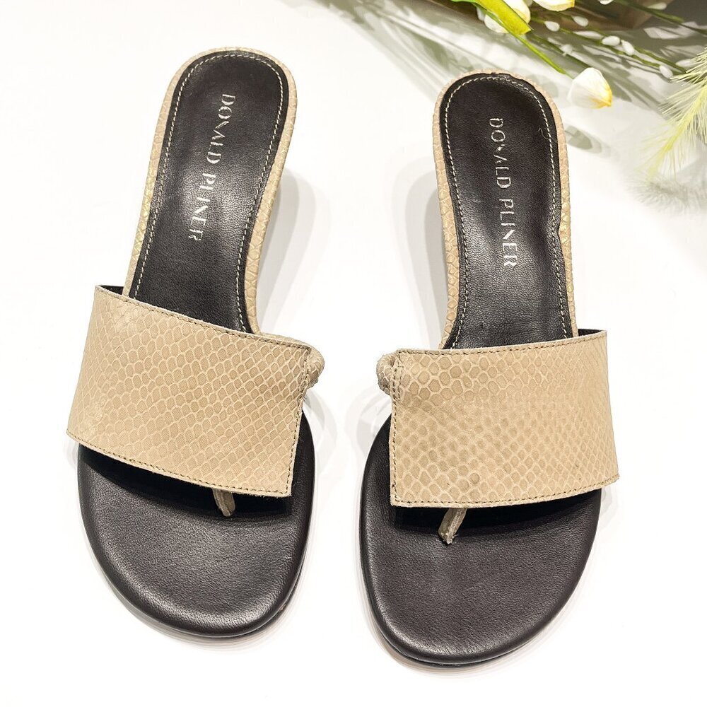 Donald Pliner VIIM Neutral Taupe (Praline) Snake Skin Sandals, NWOT, Size: 7M - Picture 1 of 9
